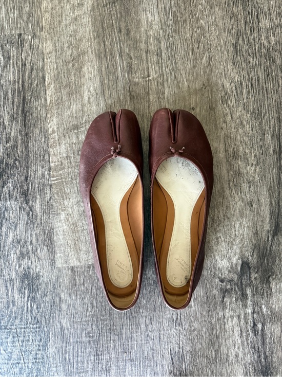 Maison Martin Margiela Shoes - Maison Martin Margiela Split-Toe Ballet Flats in Burgundy Brown